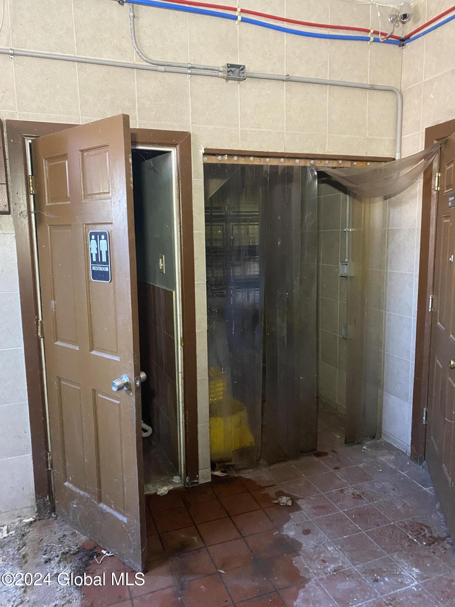 714 Broadway Schenectady, NY 12305 - Photo 2 of 16 IMG_4131