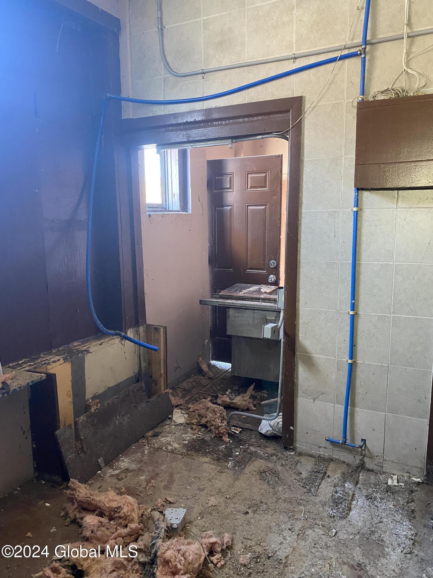 714 Broadway Schenectady, NY 12305 - Photo 3 of 16 IMG_4132