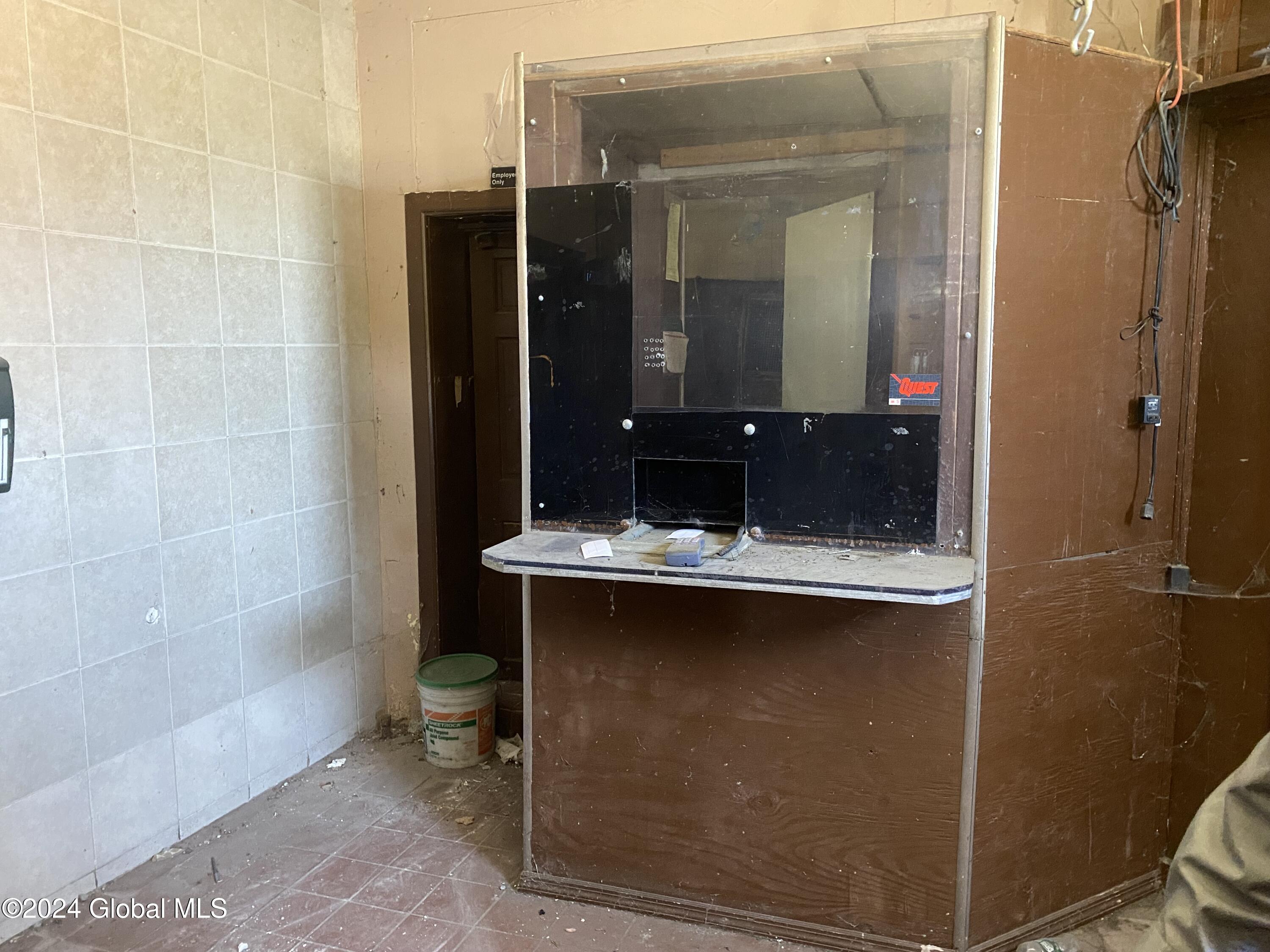 714 Broadway Schenectady, NY 12305 - Photo 6 of 16 IMG_4137