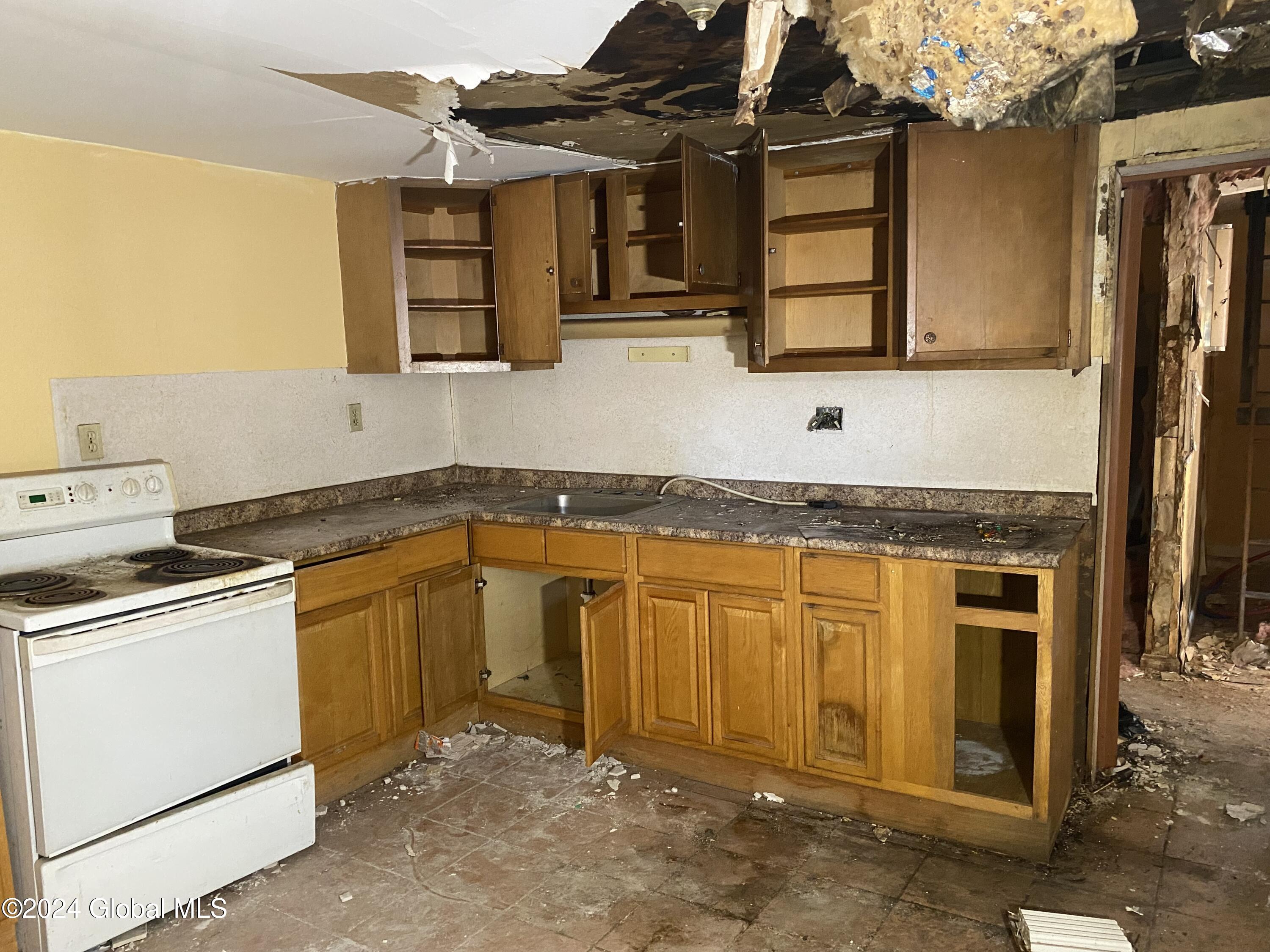 714 Broadway Schenectady, NY 12305 - Photo 10 of 16 IMG_4141