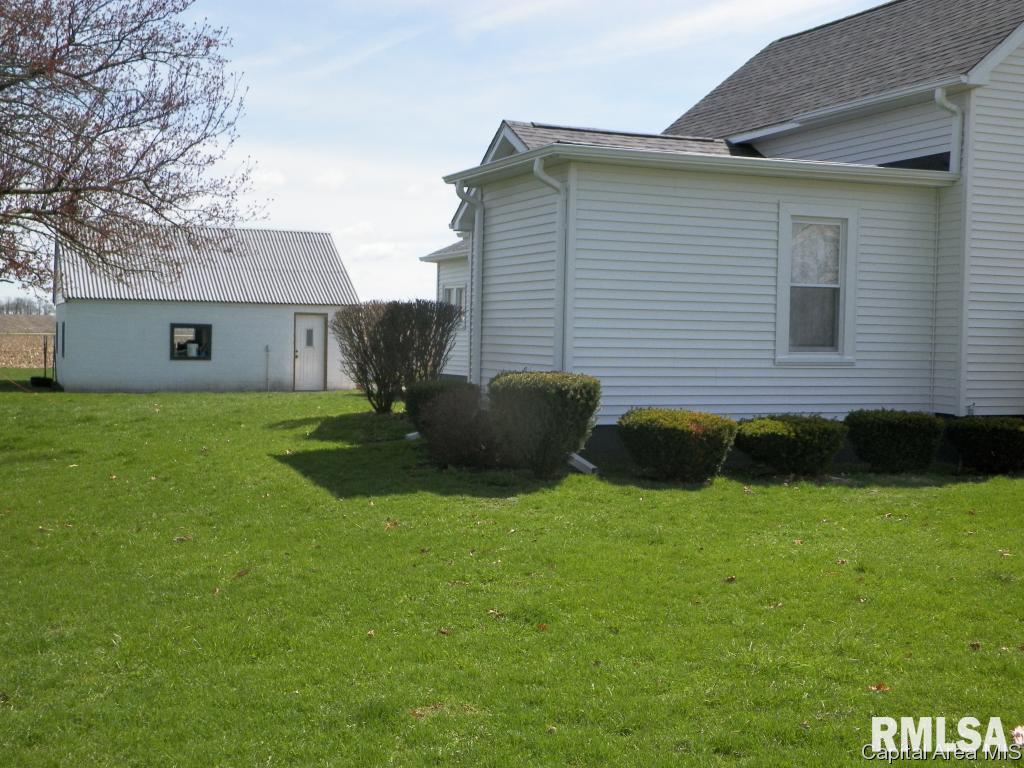 521 South Center Street Oneida, IL 61467 - Photo 6 of 23 Gallery Image 6