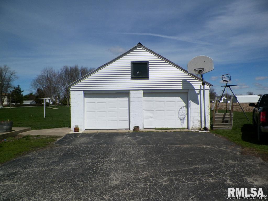 521 South Center Street Oneida, IL 61467 - Photo 7 of 23 Gallery Image 7