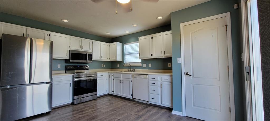 11853 Shannon Pointe Road Indianapolis, IN 46229 - Photo 4 of 18 Gallery Image 4