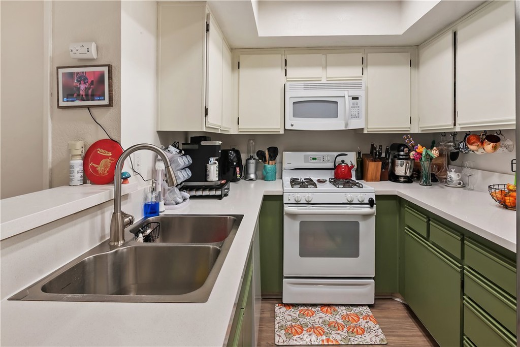 1195 Fitzgerald Road, Unit G Simi Valley, CA 93065 - Photo 9 of 26