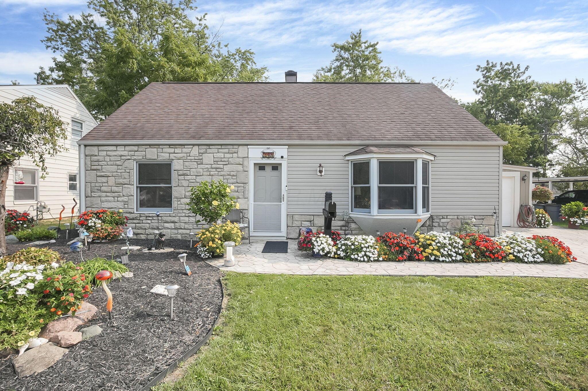 348 Darbyhurst Road Columbus, OH 43228 - Photo 1 of 31 1-web-or-mls-348-darbyhurst-rd