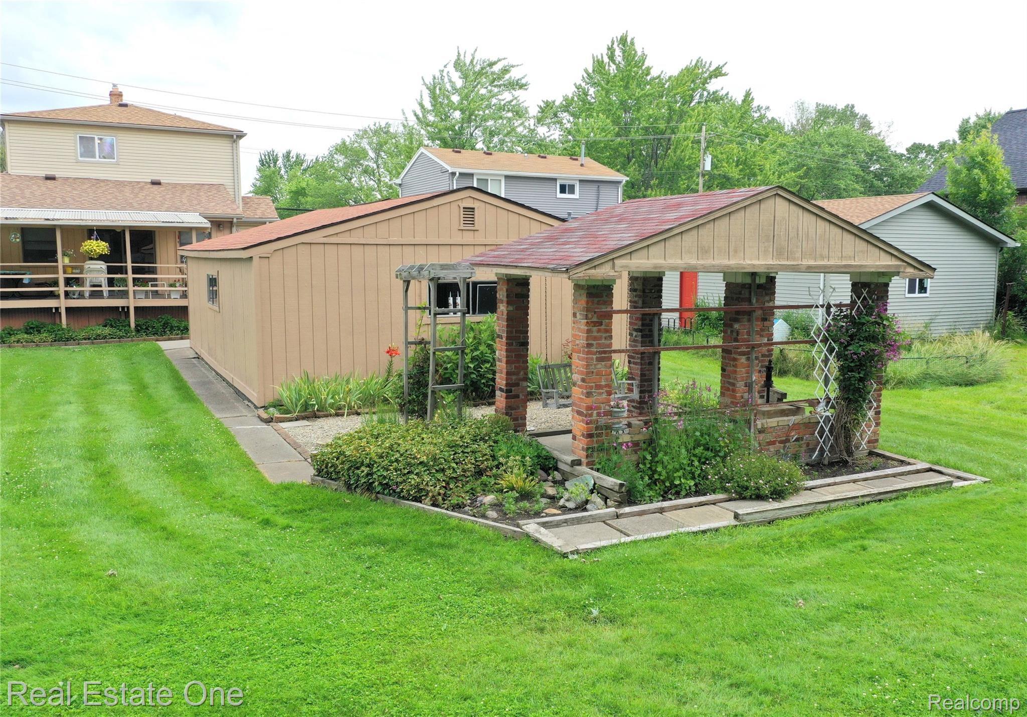 2100 Orpington Road Troy, MI 48083 - Photo 5 of 31 5.jpeg