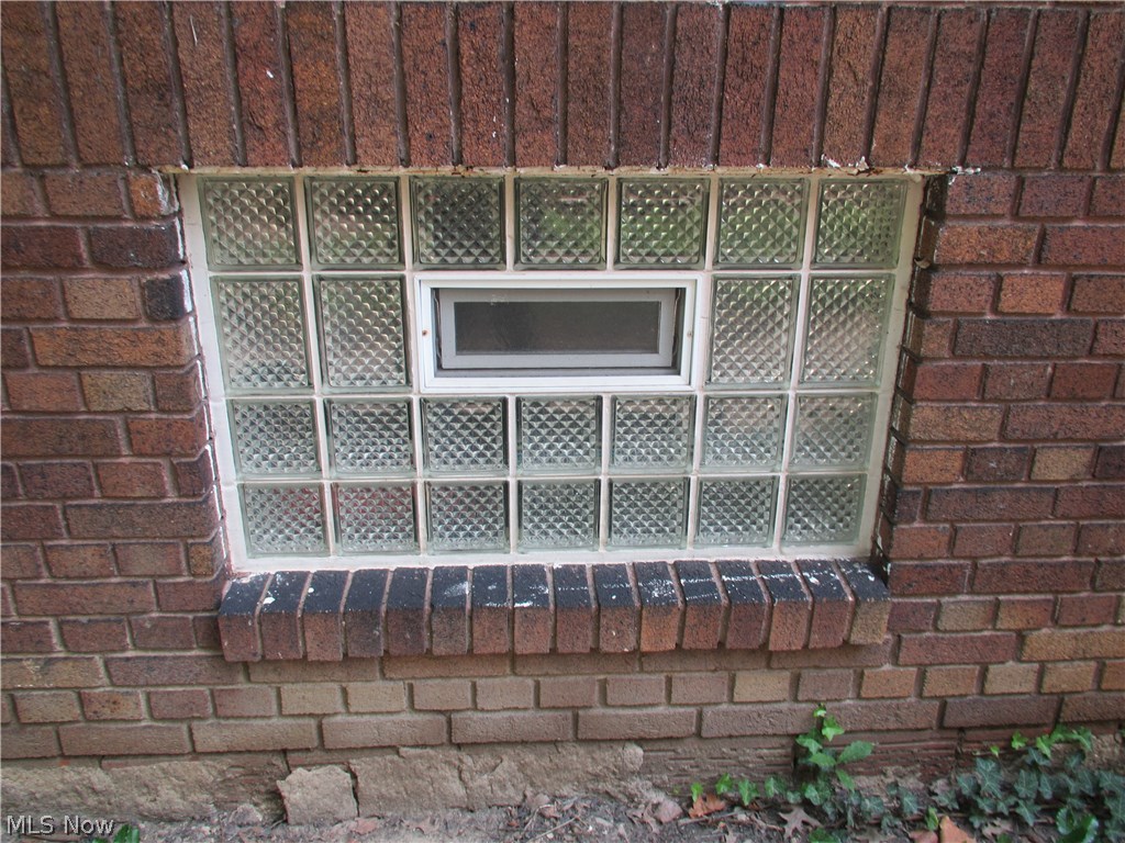 2555 Edgehill Road Cleveland, OH 44106 - Photo 7 of 34 Gallery Image 7