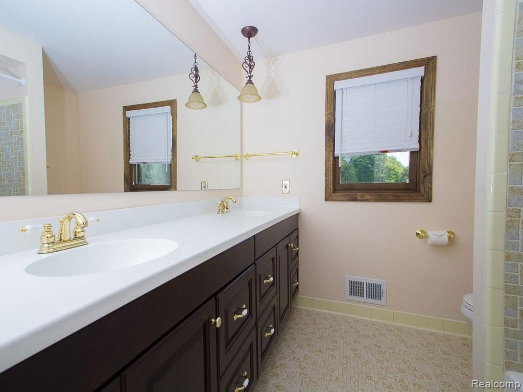 640 Rolling Green Circle North Rochester Hills, MI 48309 - Photo 15 of 26