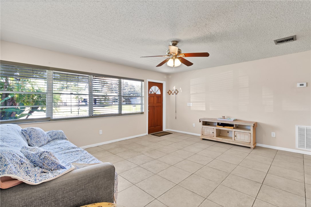 918 Bermuda Avenue Sebastian, FL 32958 - Photo 4 of 28