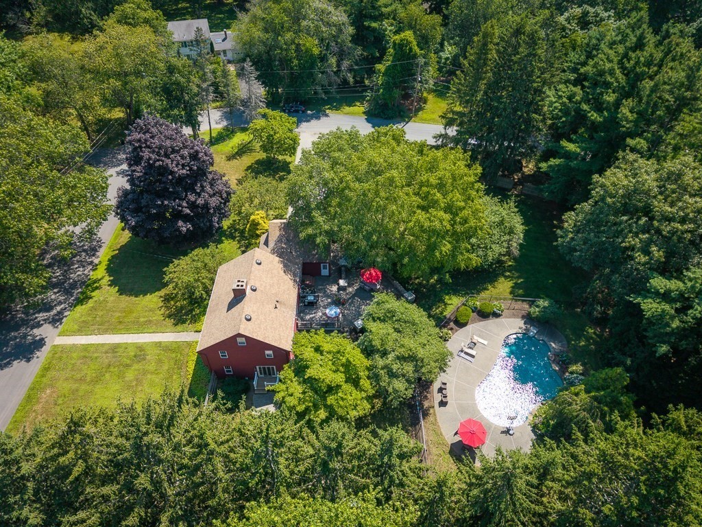 9 Great Pond Road Wenham, MA 01984 - Photo 4 of 37