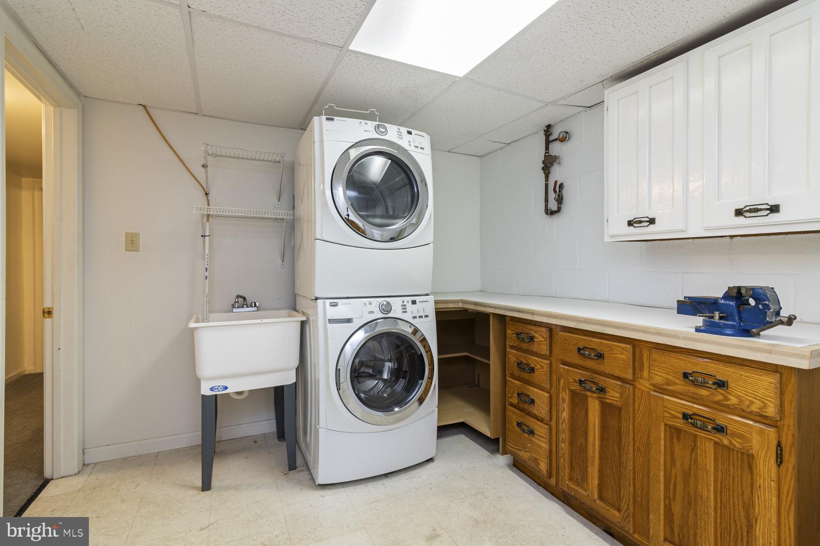 101 Hickory Spring Road Greenville, DE 19807 - Photo 29 of 36 Laundry/mud room with garage entry