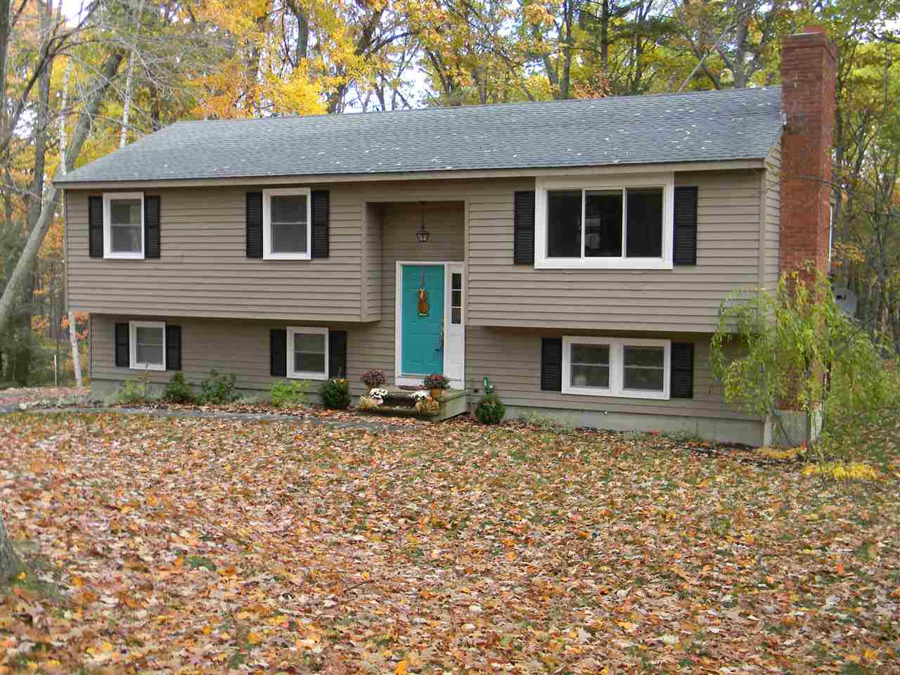 70 Hovey Road Londonderry, NH 03053 - Photo 1 of 38