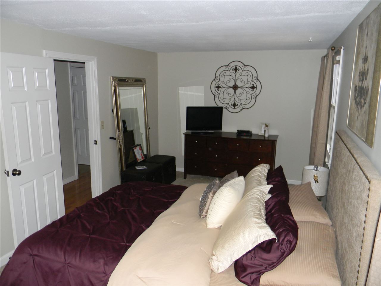 70 Hovey Road Londonderry, NH 03053 - Photo 13 of 38