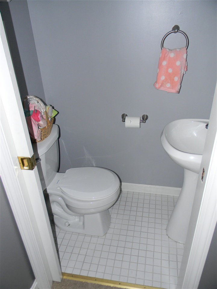 70 Hovey Road Londonderry, NH 03053 - Photo 15 of 38