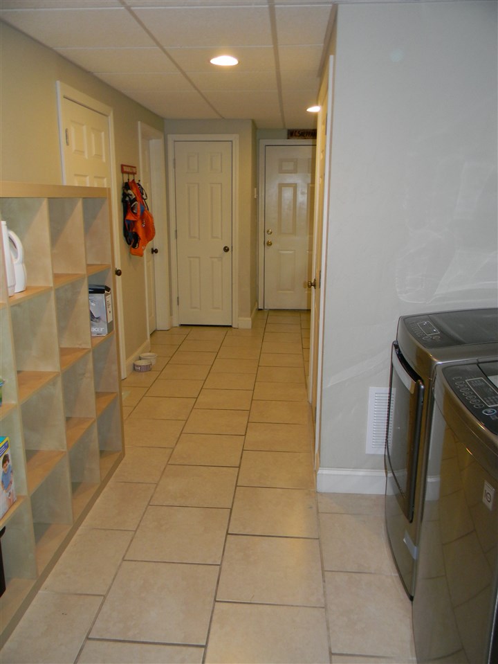 70 Hovey Road Londonderry, NH 03053 - Photo 24 of 38