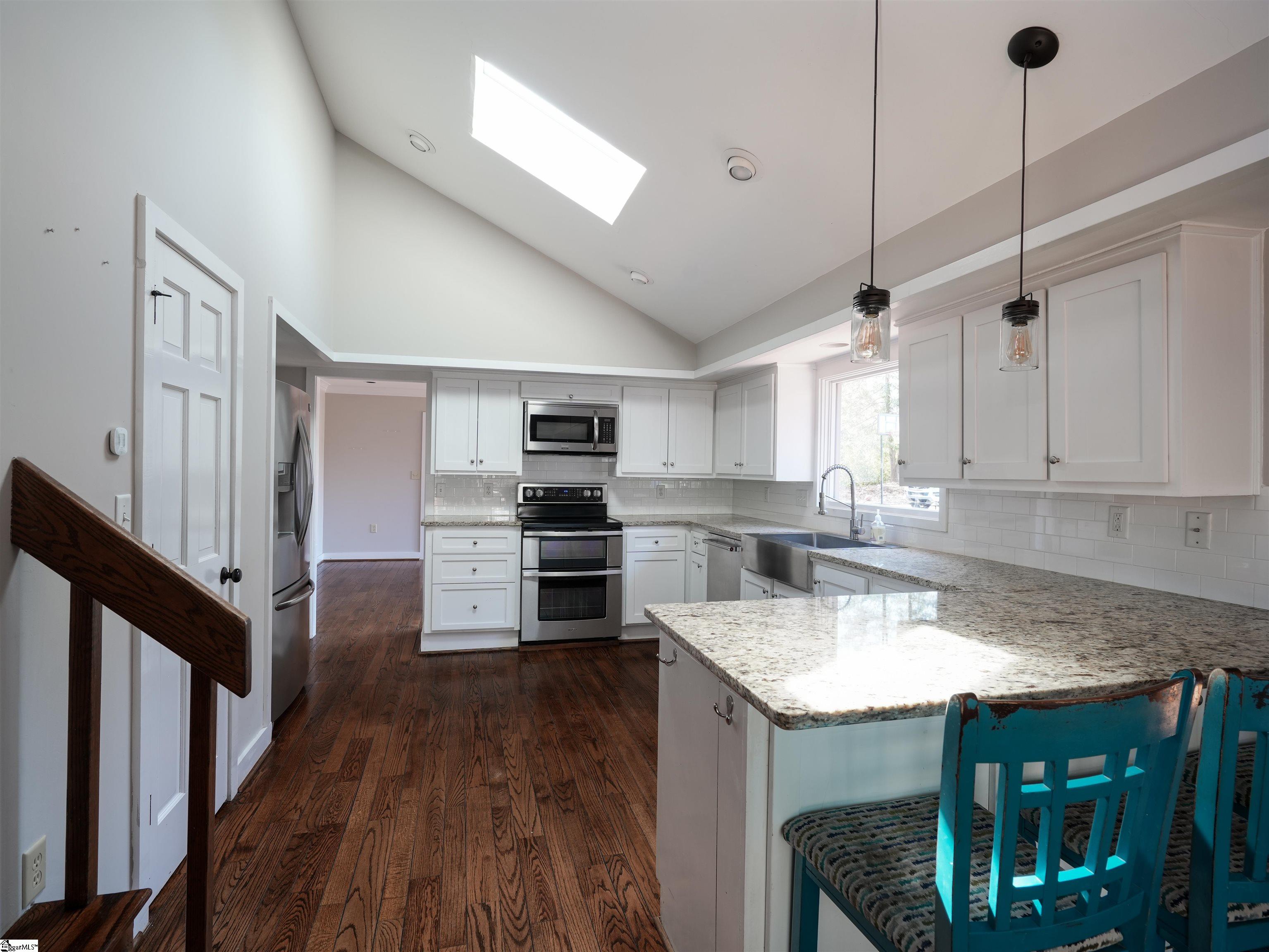 105 Long Point Way Simpsonville, SC 29681 - Photo 5 of 36 Gallery Image 5