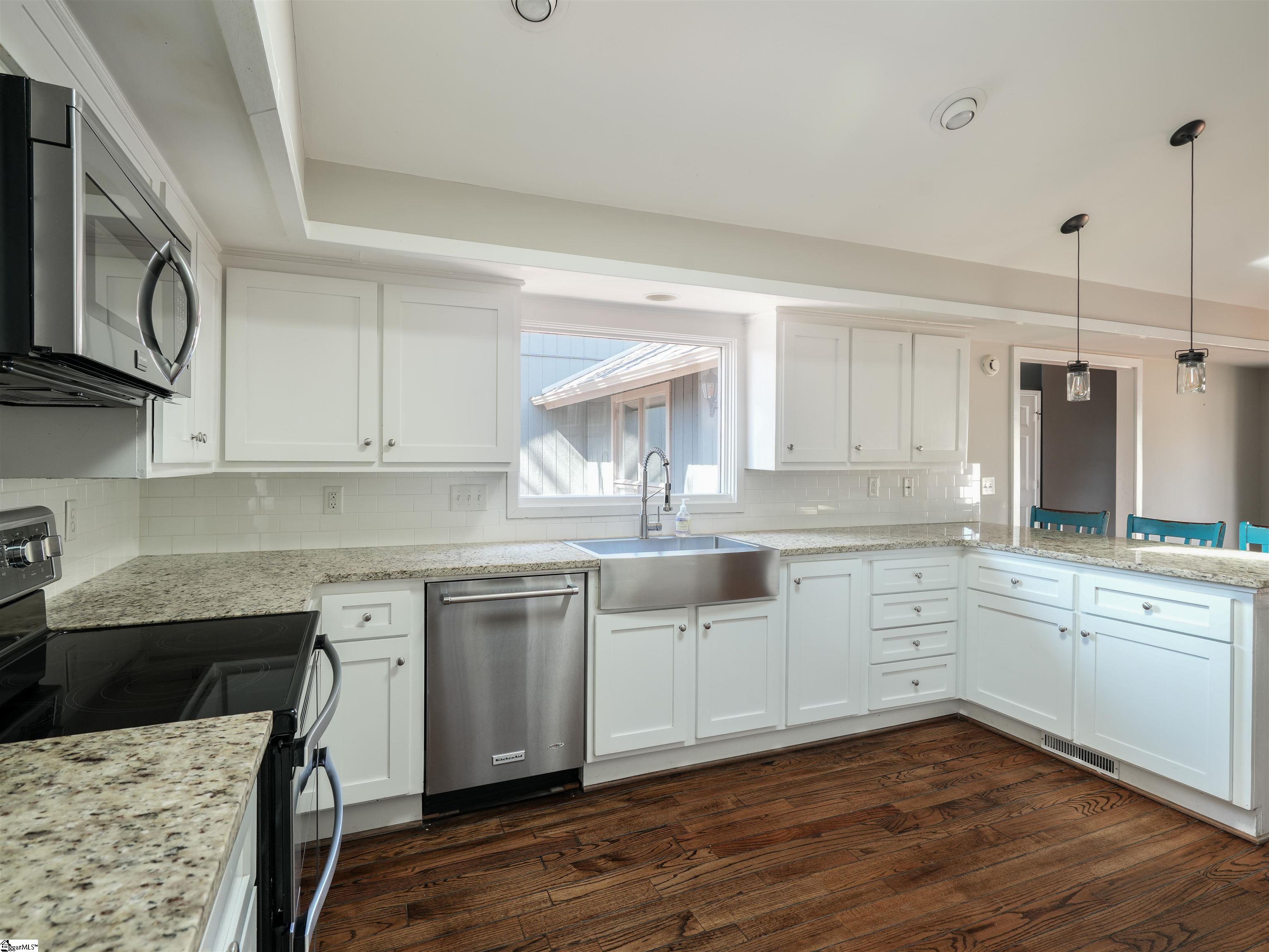 105 Long Point Way Simpsonville, SC 29681 - Photo 6 of 36 Gallery Image 6