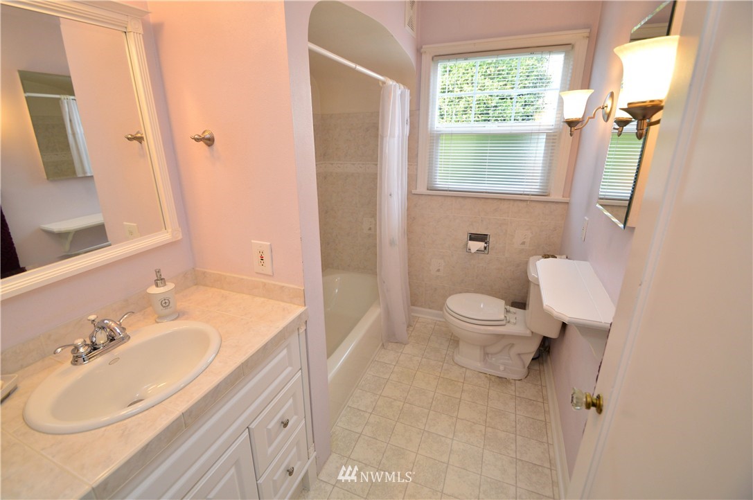 101 R Street Southeast Auburn, WA 98002 - Photo 8 of 25 Gallery Image 8