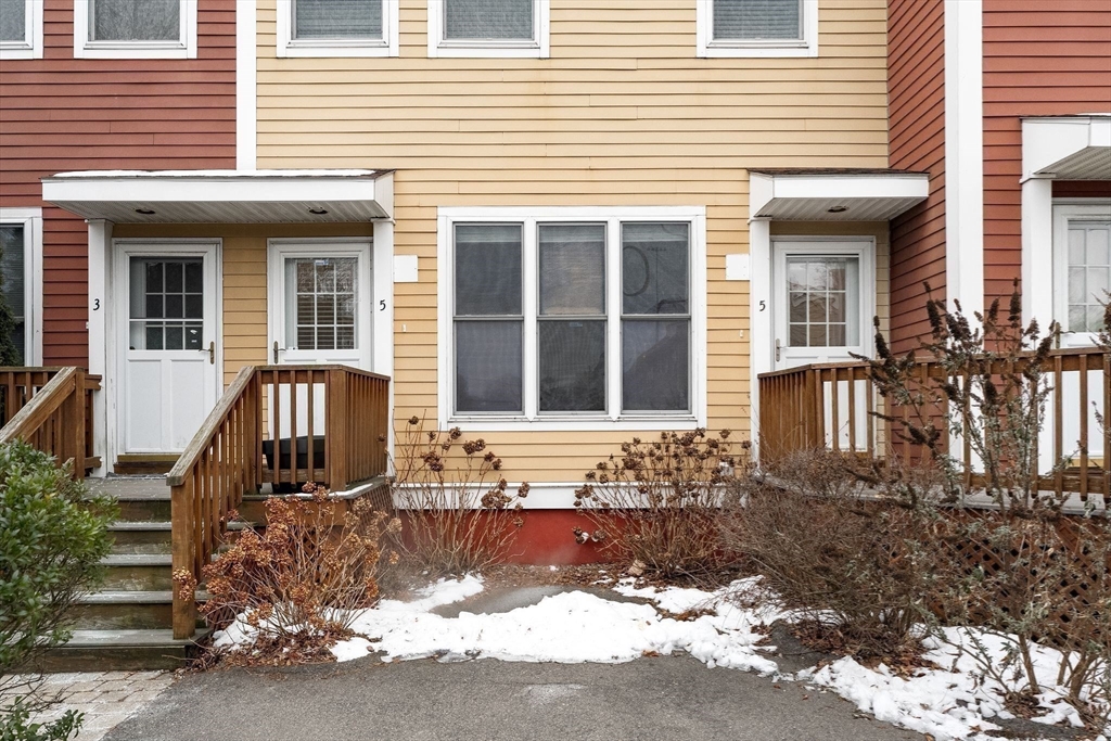 910 Saratoga Street, Unit 5 Boston, MA 02128 - Photo 19 of 24 a front view of a house