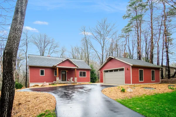 $649,900 | 8421 Squires Street Northeast, Rockford, MI 49341