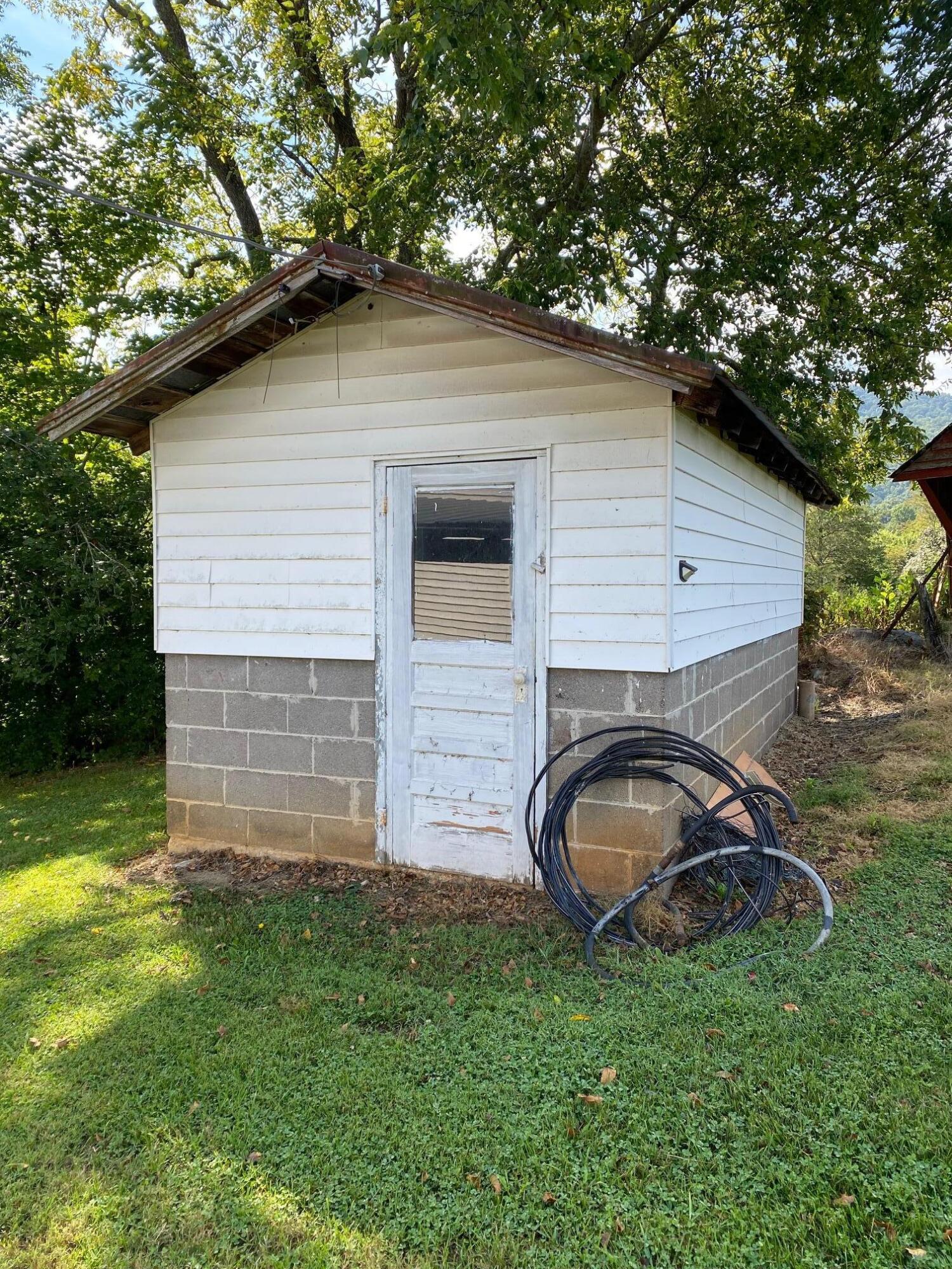 390 Tweed Springs Road Greeneville, TN 37743 - Photo 28 of 51 Renner Well House