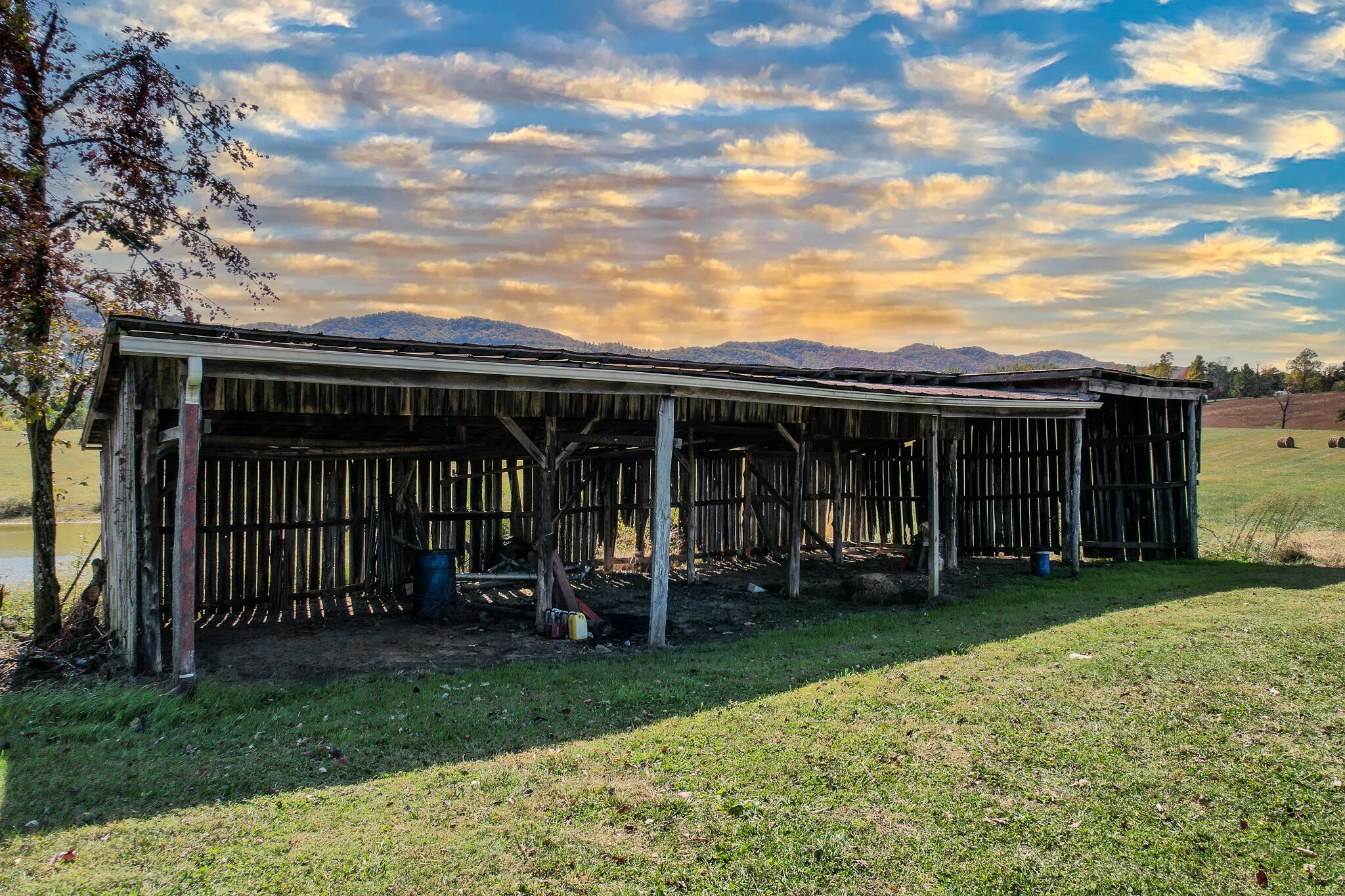 390 Tweed Springs Road Greeneville, TN 37743 - Photo 37 of 51 Tweed Springs implement shed