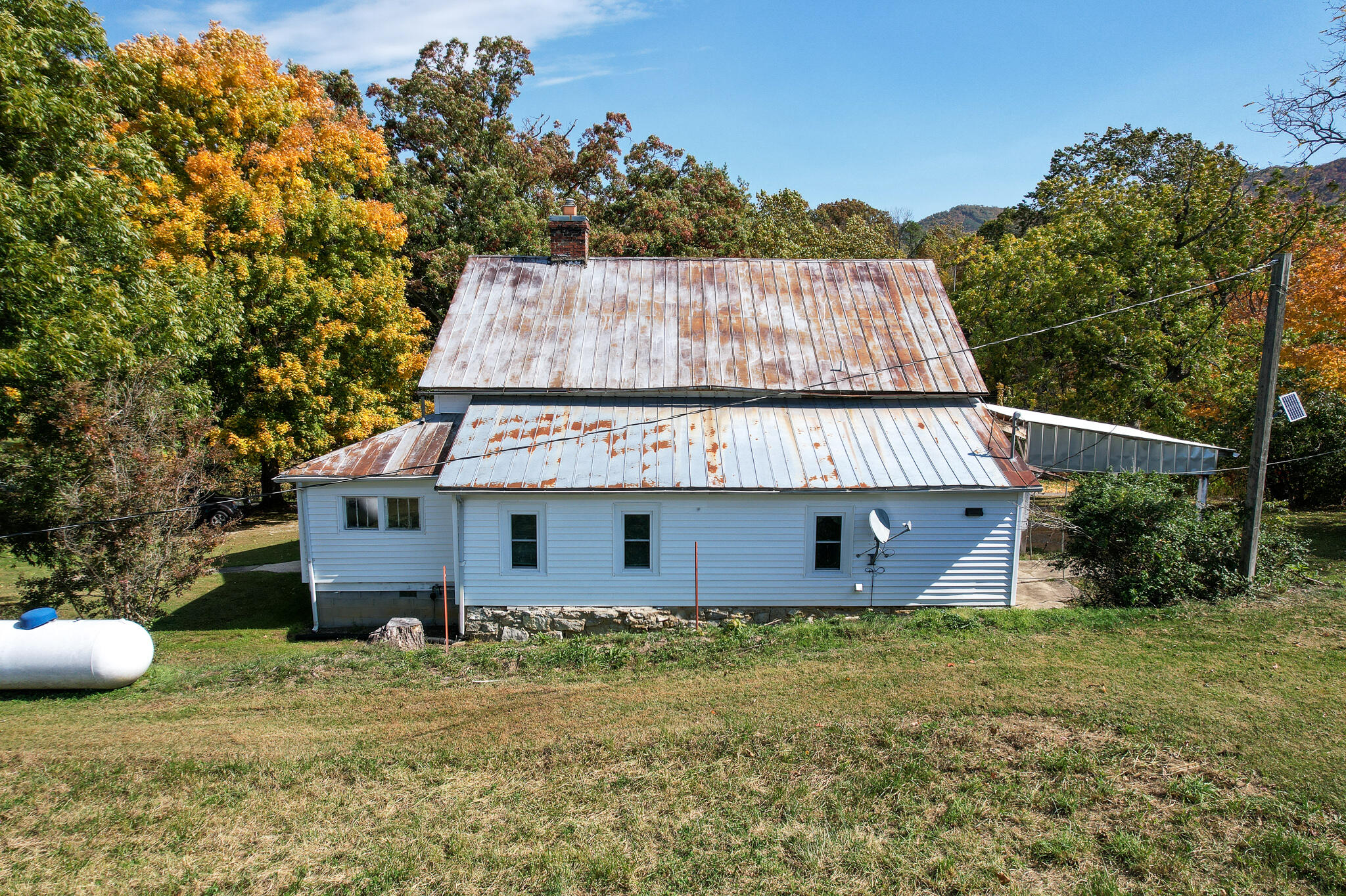 390 Tweed Springs Road Greeneville, TN 37743 - Photo 4 of 51 Tweed Springs house back
