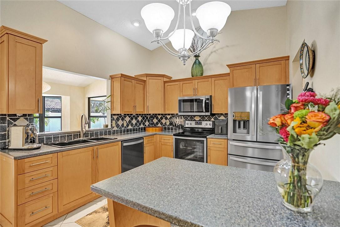 15940 Huntridge Road Davie, FL 33331 - Photo 8 of 27 Photo 8