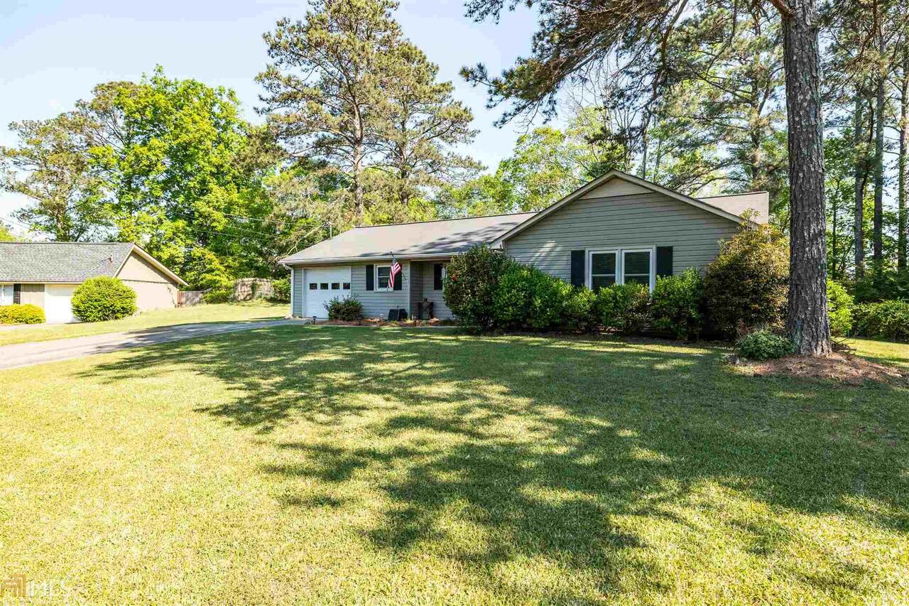 9 Arrowhead Drive Southeast Rome, GA 30161 - Photo 1 of 1 a house view with a garden space