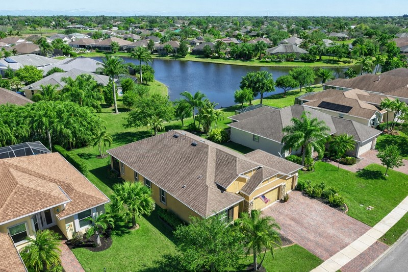 625 Gossamer Wing Way Sebastian, FL 32958 - Photo 2 of 30