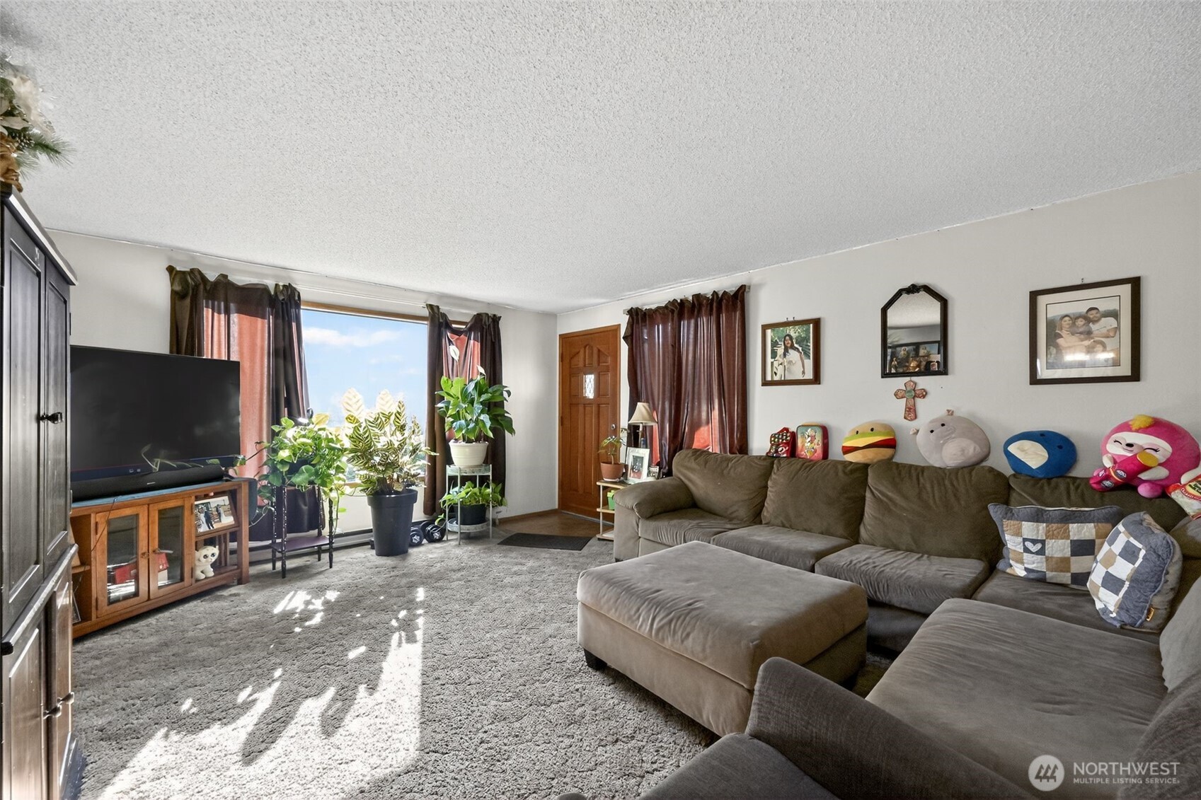 410 10th Street Lynden, WA 98264 - Photo 15 of 28 a living room with furniture and a flat screen tv