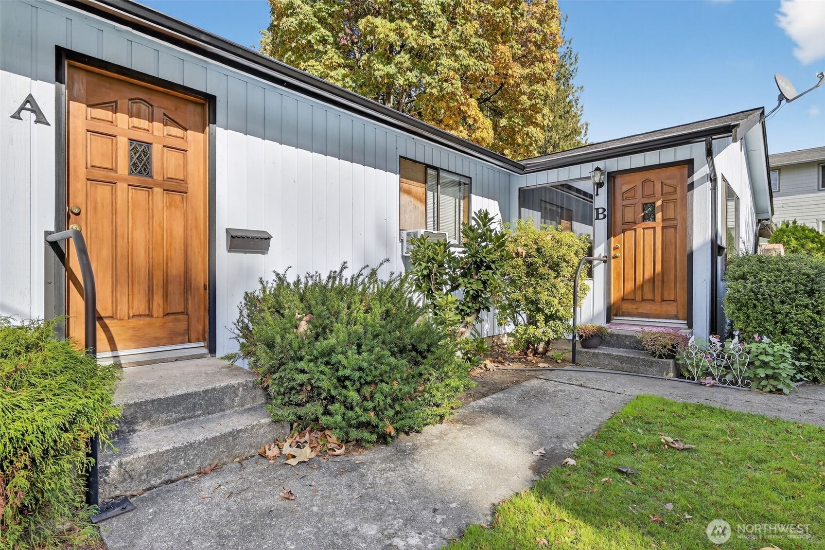 410 10th Street Lynden, WA 98264 - Photo 2 of 28 a front view of house with yard