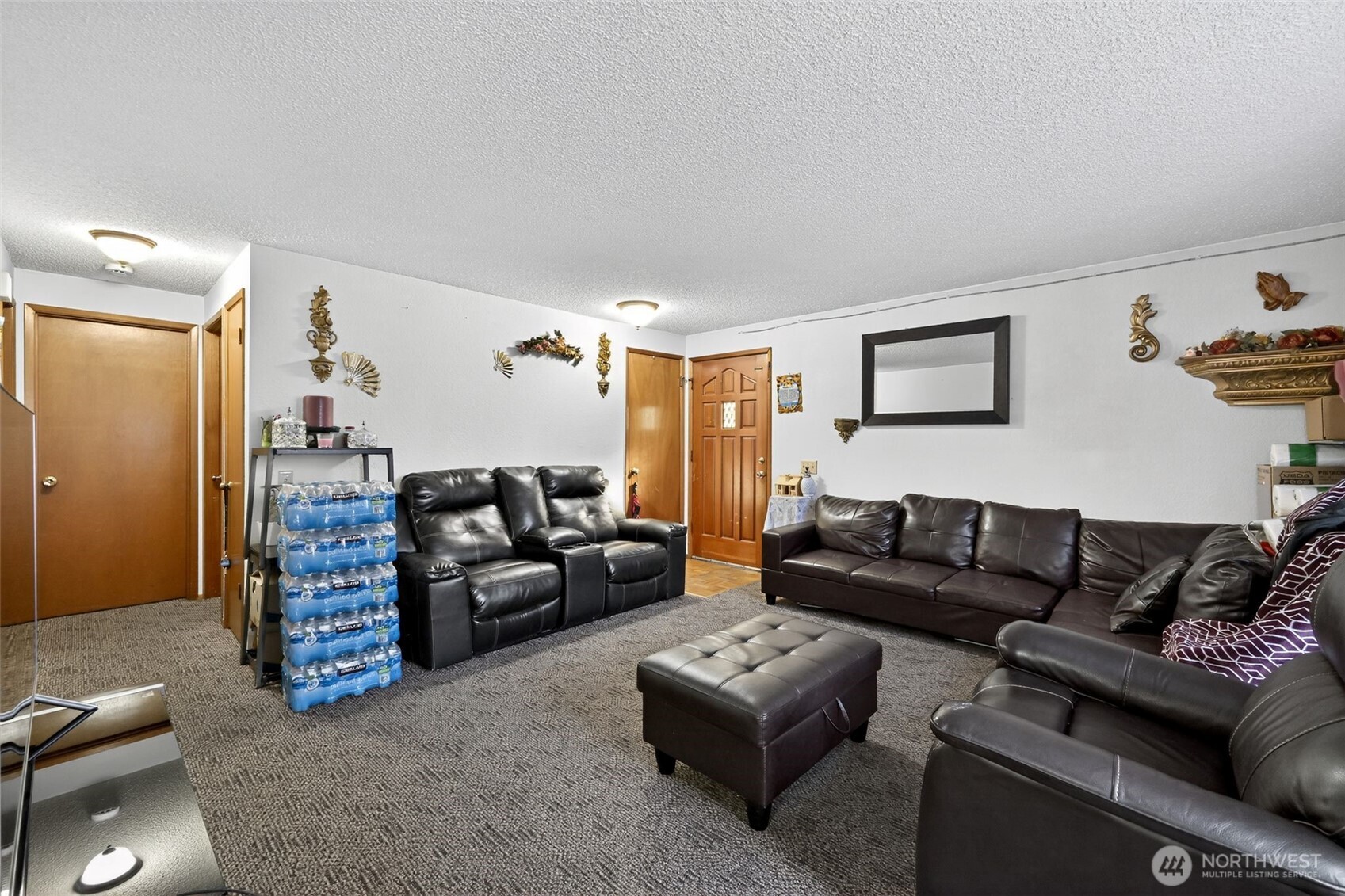 410 10th Street Lynden, WA 98264 - Photo 3 of 28 a living room with furniture and wooden floor