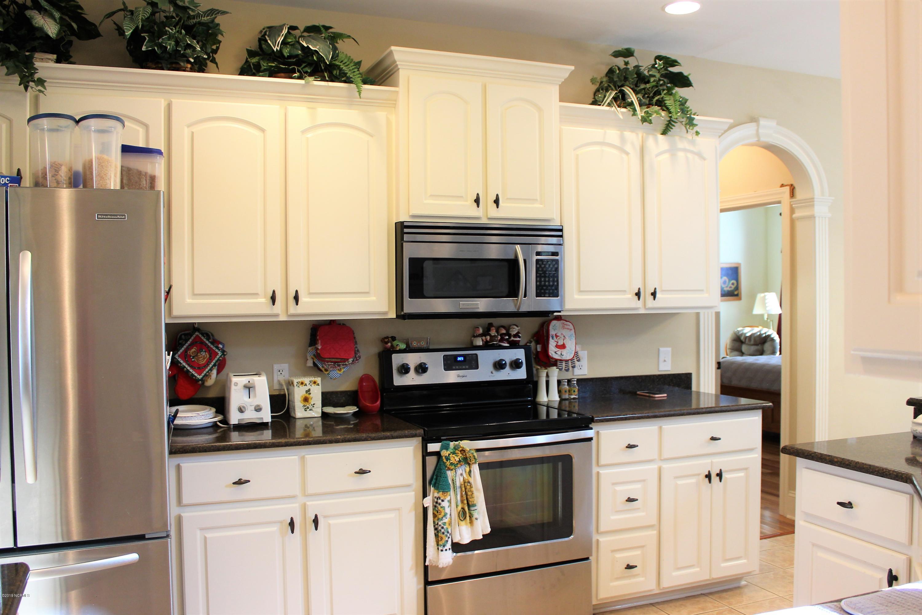 126 East Holly Ridge Road New Bern, NC 28562 - Photo 9 of 23 LOTS OF CABINETS