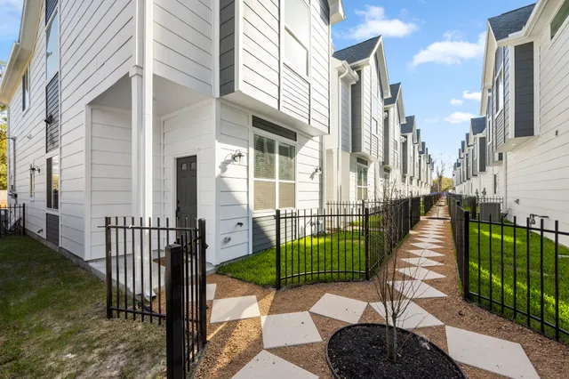 $2,250 | 1570 West Tidwell Road, Houston, TX 77091