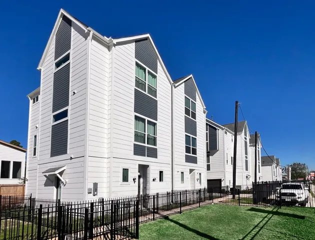 $2,250 | 1570 West Tidwell Road, Houston, TX 77091