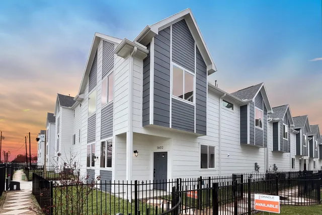 $2,250 | 1570 West Tidwell Road, Houston, TX 77091