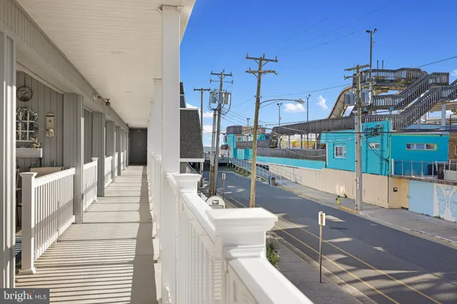 a view of parking area