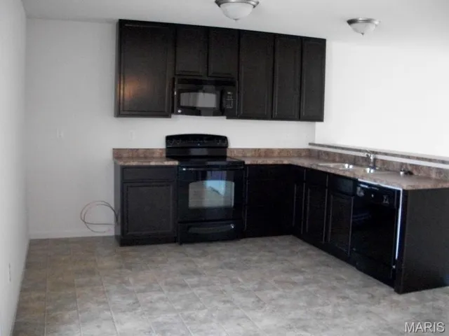 $235,000 | 309 Willott Square Drive, St. Peters, MO 63376