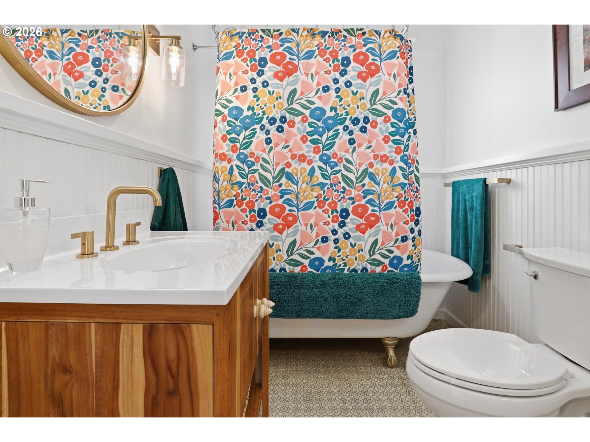 3326 Northeast 60th Avenue Portland, OR 97213 - Photo 18 of 46 a bathroom with a sink toilet and garden