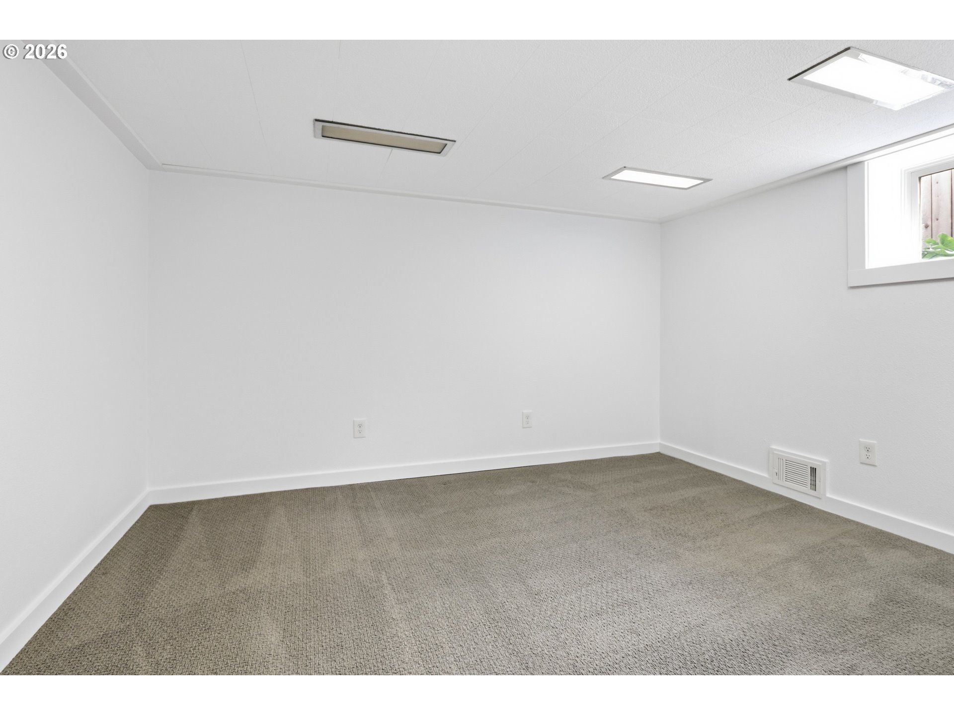 3326 Northeast 60th Avenue Portland, OR 97213 - Photo 34 of 46 a view of an empty room