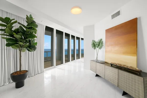 $11,990,000 | 1643 Brickell Avenue, Unit PH4902, Miami, FL 33129