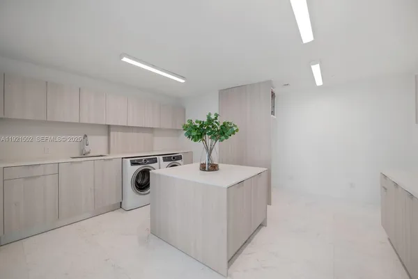 $11,990,000 | 1643 Brickell Avenue, Unit PH4902, Miami, FL 33129