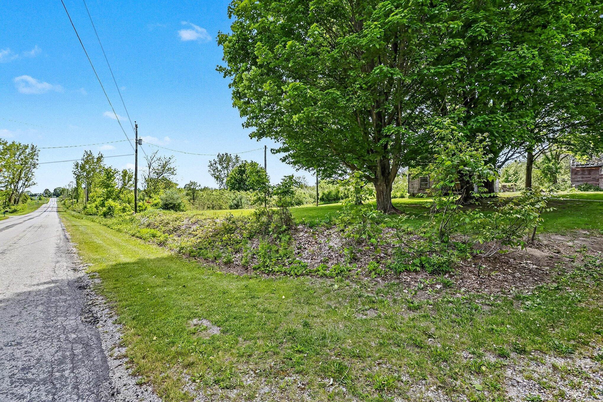 4244 Hillandale Road Sodus, MI 49126 - Photo 8 of 19 004_file_1267