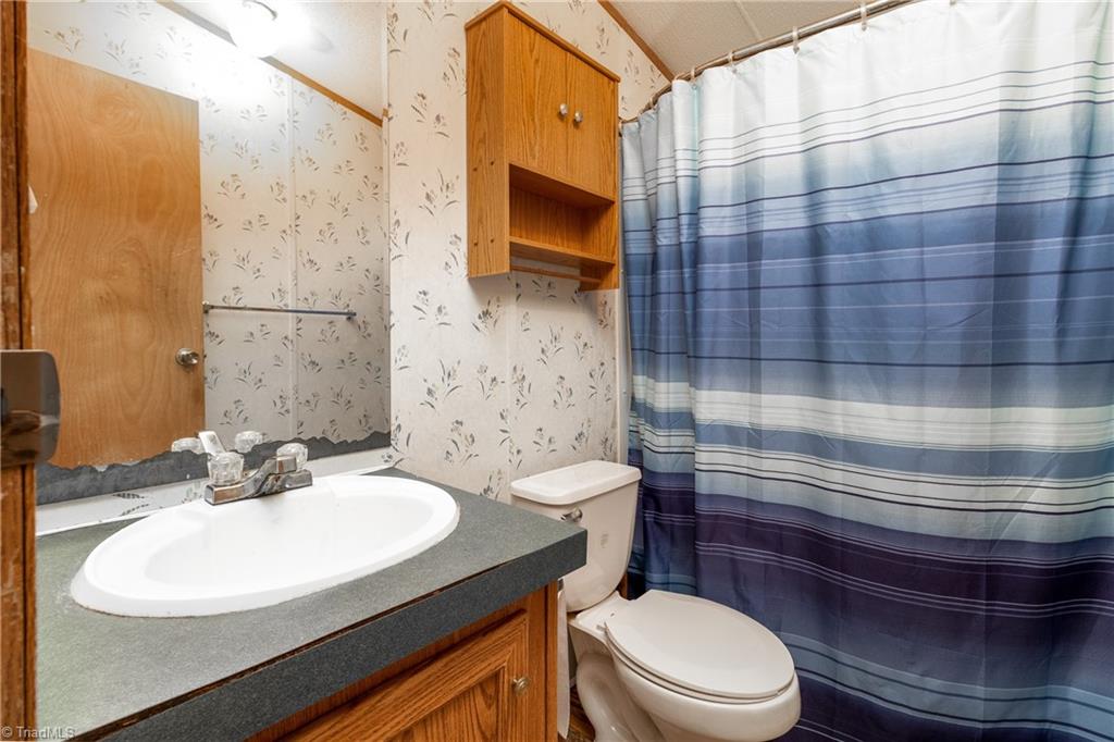 3447 Fairview Farm Road Asheboro, NC 27205 - Photo 22 of 29 Second Bathroom