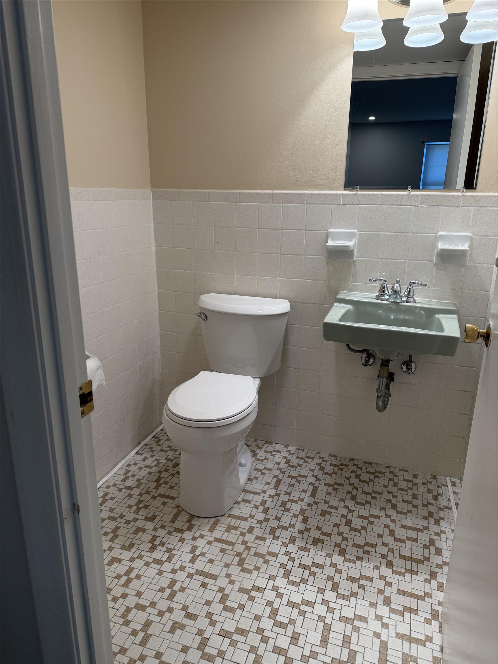 9 Louisburg Square, Unit 5 Nashua, NH 03060 - Photo 8 of 17
