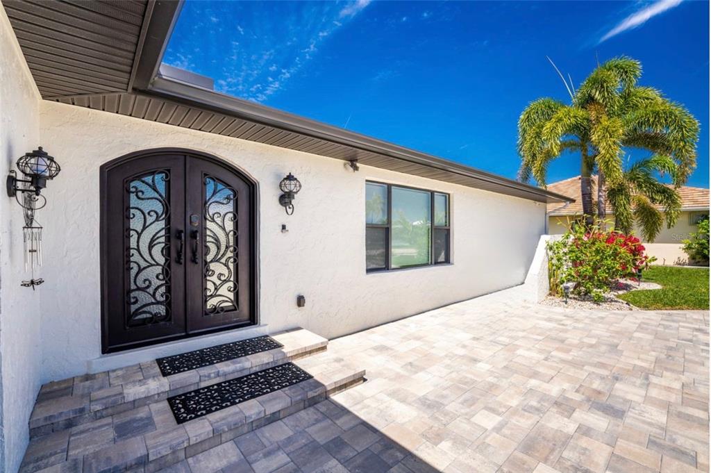 391 Vía Esplanade Punta Gorda, FL 33950 - Photo 3 of 60 a front view of a house with garden
