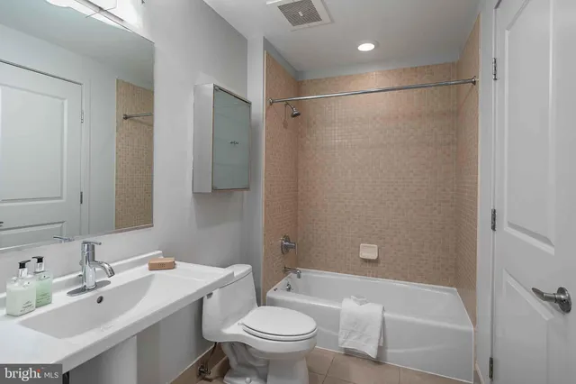 $3,000 | 2125 14th Street Northwest, Unit 205, Washington, DC 20009