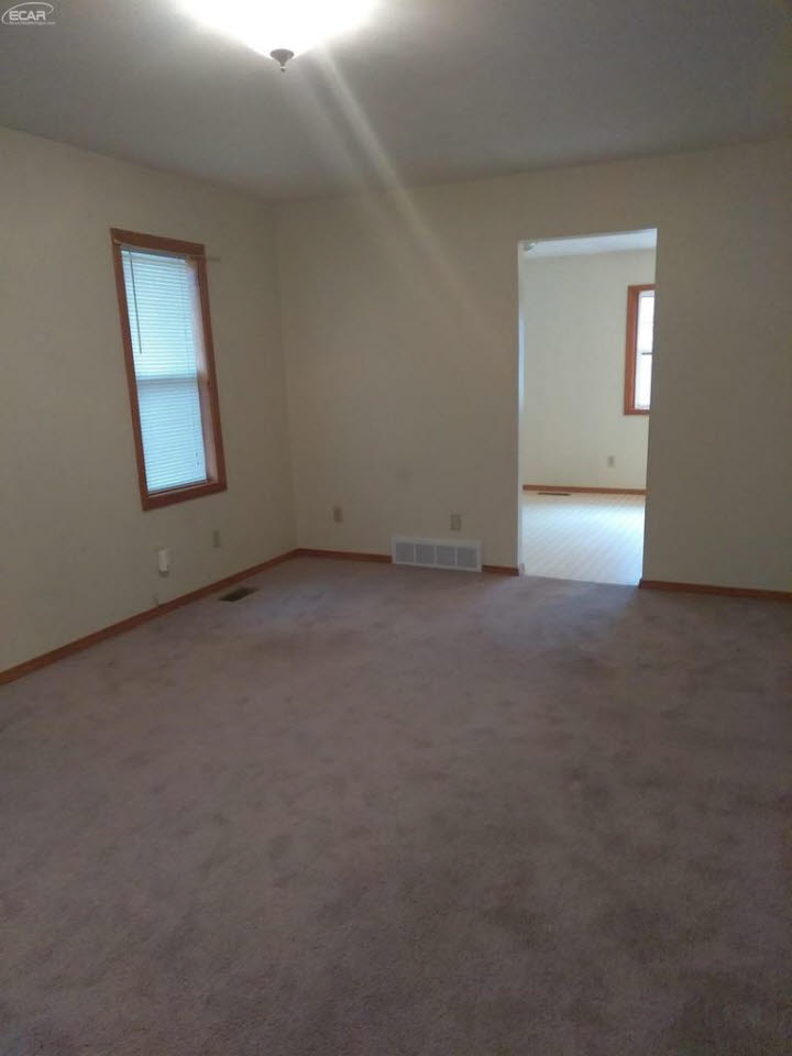 3039 North Genesee Road Flint, MI 48506 - Photo 5 of 11 21265211-4.JPG