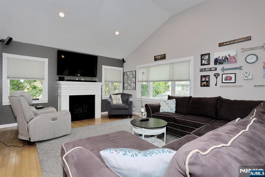 117 Roxbury Road Dumont, NJ 07628 - Photo 17 of 49